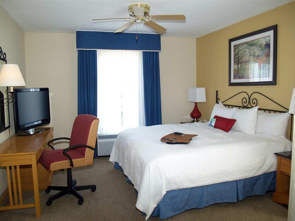 Hampton Inn & Suites Amelia Island-Historic Harbor Front Fernandina Beach Room photo